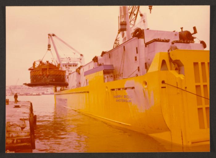 Hoisting Single Buoy Mooring onto Heavylift Ship Carrier "Happy Rider" at Malta Drydocks