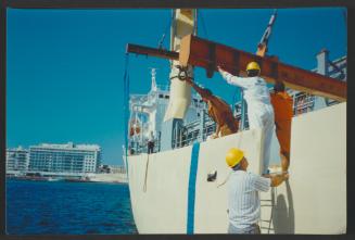 All hands on deck for the lifting of Yacht "Atlantide" at Manoel Island Yacht Yard (Malta)