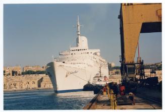 Malta Shiprepair Yard - Ship "ISLAND BREEZE" Ship afloat repairs