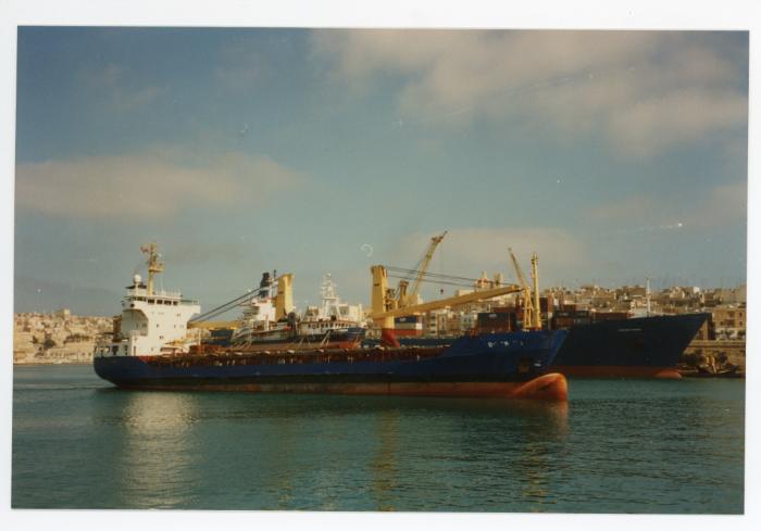 Malta Shiprepair Yard - Unidentified Ship entering Yard