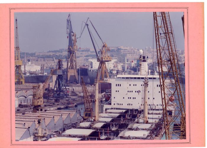 Malta Drydocks Ship "FRONT EAGLE" entering No 4 Dock
