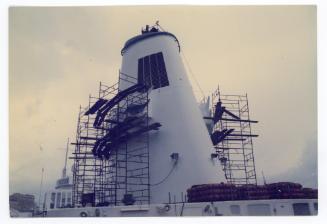 Malta Drydocks - ship "CUNARD PRINCESS" work on funnel - changing of company emblem