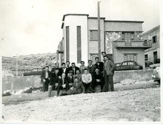A social outing among Dockyard workers at Wied iz-Zurrieq (Ħarġa bejn l-irġiel)