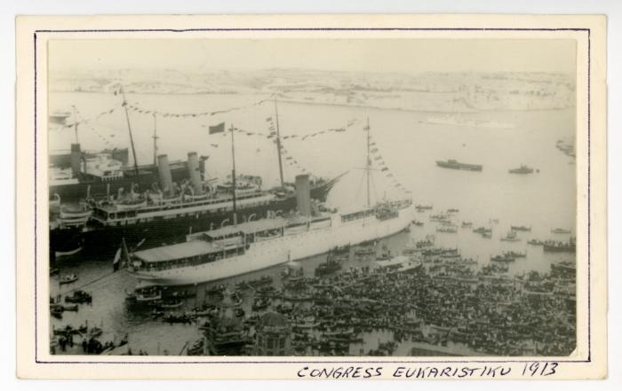 Dghajjes tal-Pass surrounding a ship for the 'Blessing of the Sea' ceremony during the Eucharistic Congress of 1913