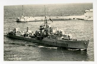 British Destroyer of the "M" class "MUSKETEER" (G86) (1941) exiting the Grand Harbour, Malta