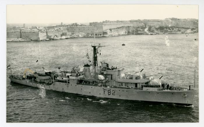 British sloop "MAGPIE" (F82) (1943)