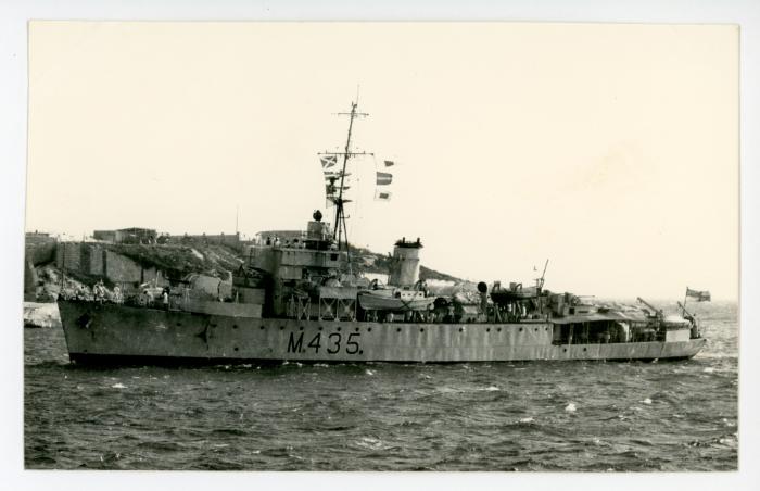 British Minesweeper of the ALGERINE class "MAENAD" (M435) (1944)