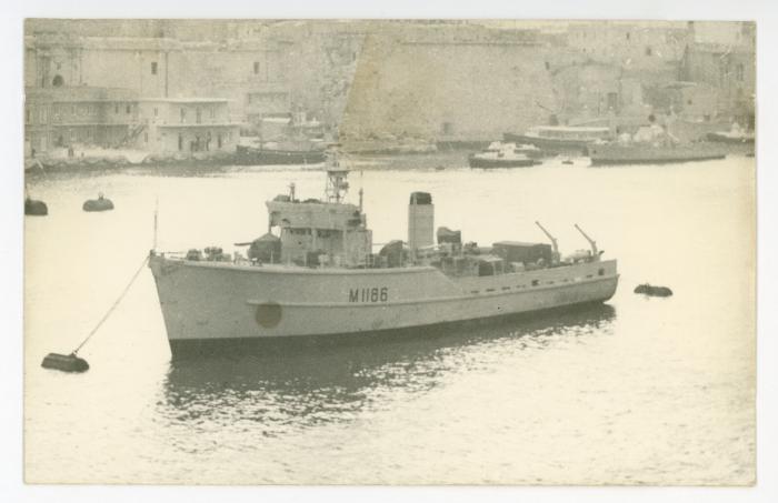 British Coastal Mine-sweeper of the "TON" class "TARLTON" (M1186) (1954)