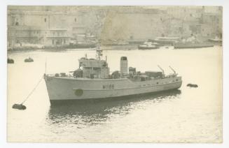 British Coastal Mine-sweeper of the "TON" class "TARLTON" (M1186) (1954)