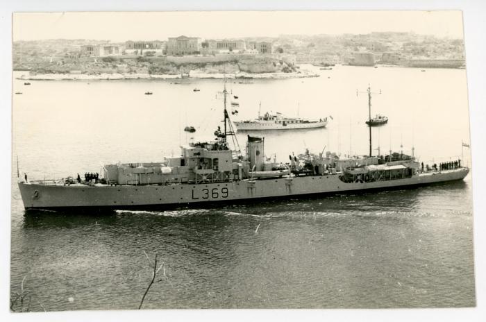 British Frigate of the "River" class "MEON" (L369) (1943)
