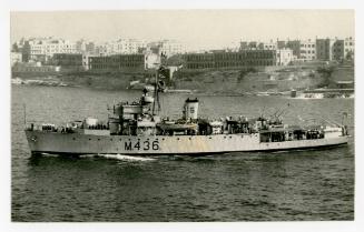 British Minesweeper of the "ALGERINE" class "MAGICIENNE" (M436) (1944)