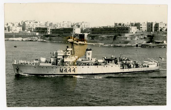 British Minesweeper of the "ALGERINE" class "MICHAEL" (M444) (1944)
