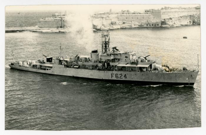 British Frigate of the "Bay" class "MORECAMBE BAY" (F624) (1944)