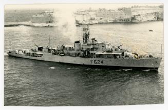 British Frigate of the "Bay" class "MORECAMBE BAY" (F624) (1944)