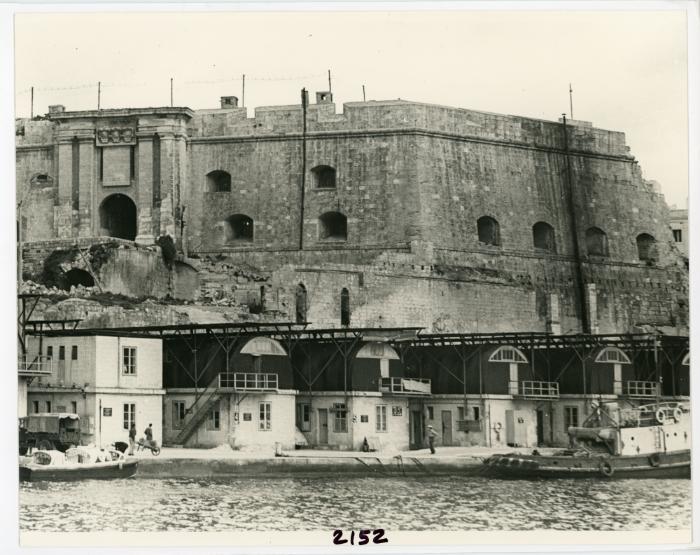 St. Anne's Gate, Senglea and Store Wharf