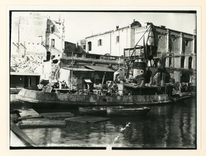British yard tugboat (Victualling Dept.) "C-350" (WW2)