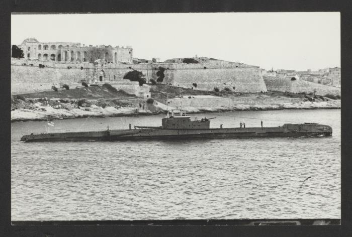 British T-class submarina HMS Thorough (P324) at Lazzaretto, Marsamxett Harbour, Malta