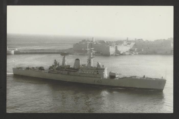 HMS Sirius (F40)