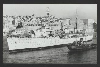 HMS Tyne (F24) accompanied by the harbour tug Expert