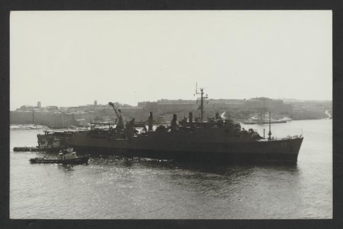 USS Fort Snelling (LSD-30)