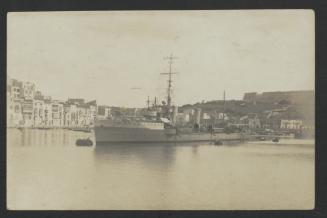 (Torpedo Boat) in Grand Harbour, with Kalkara Creek and the Cottonera Lines (Fort San Salvatore) in the background